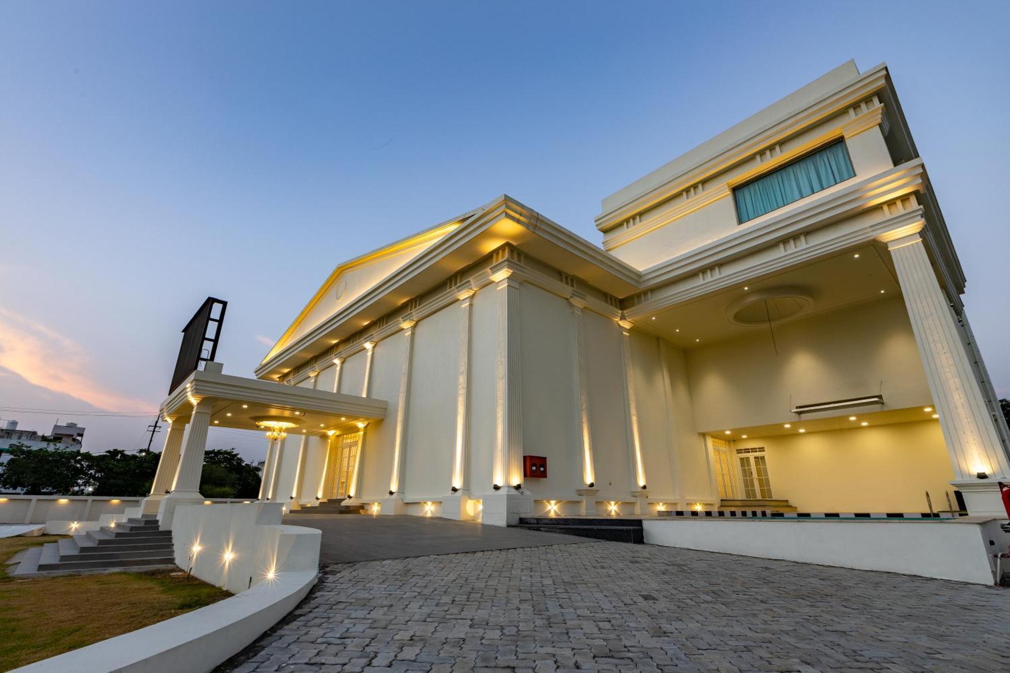 The Grand Monarch Hotel, Ujjain Exterior foto